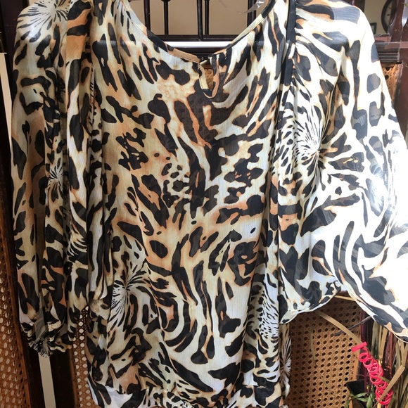 Ladies Light weight blouse - Picture 3 of 3